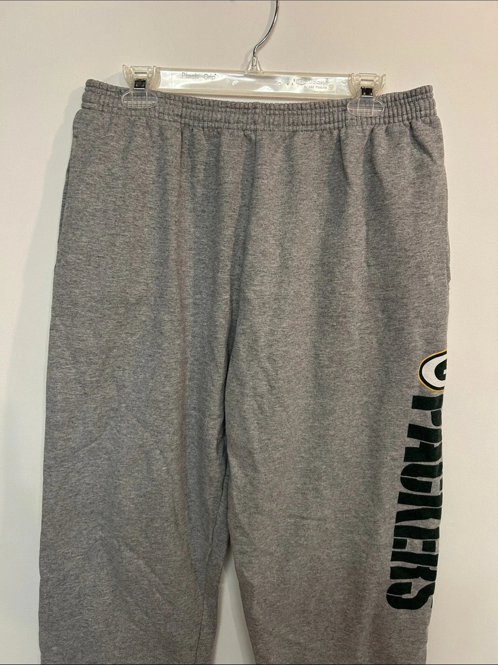 Gray Packers Graphic Sweatpants with Side Logo